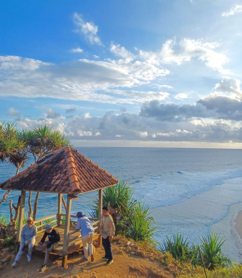 Pantai Watunene, wisata alam pantai hidden gem Gunungkidul, Yogyakarta.