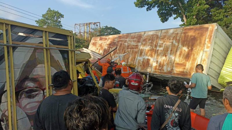 Kecelakaan maut libatkan tiga truk terjadi di Jalan Jogja-Wates Sedayu Bantul.