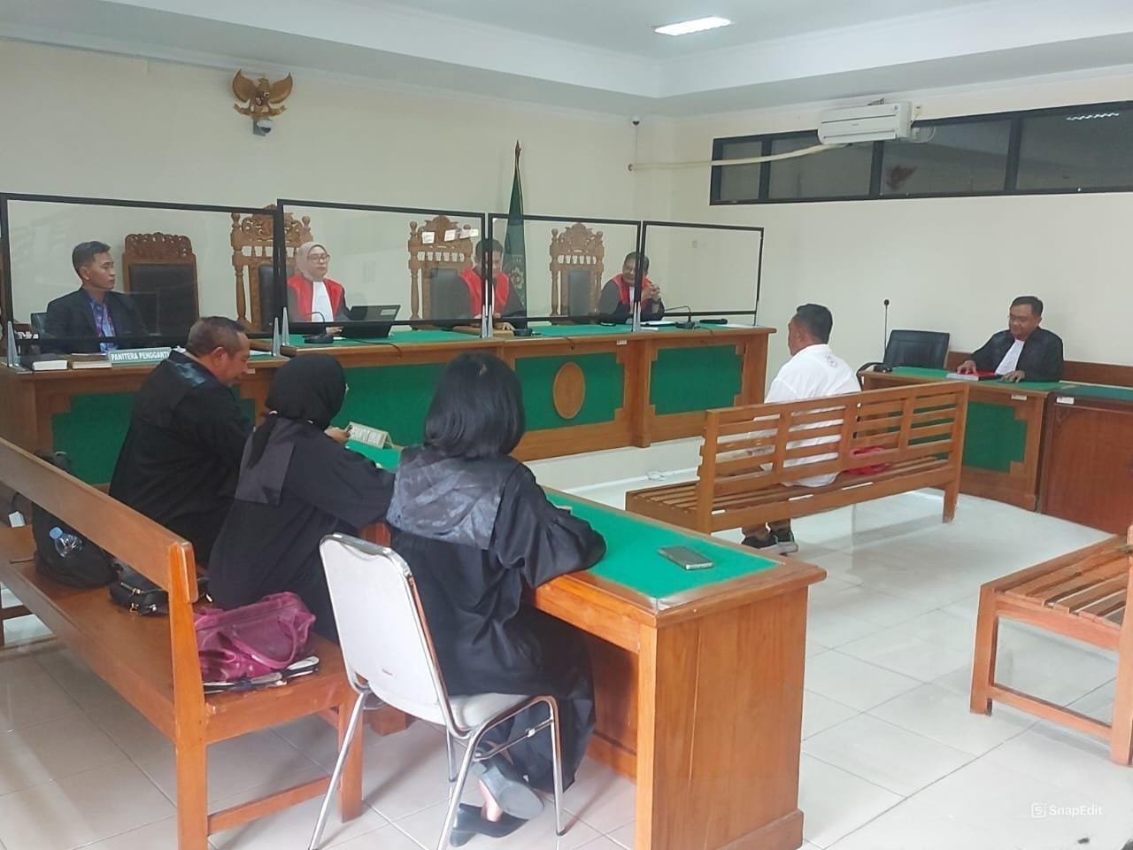 FOKUS: Sismantoro, terdakwa penyalahgunaan TKD Candibinangun, Pakem saat menjalani sidang pledoi di Pengadilan Tipikor HI Jogja Jumat (18/10/2024).