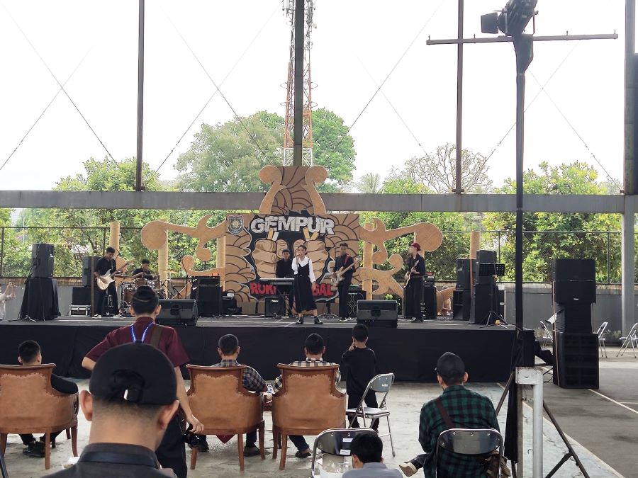 Sosialisasi Gempur Rokok Ilegal melalui kegiatan seni oleh Dindikbud Purworejo pada Minggu (20/10).
