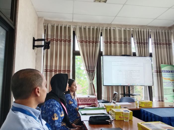 Kegiatan forum komunikasi publik yang diselenggarakan Dinas Tenaga Kerja