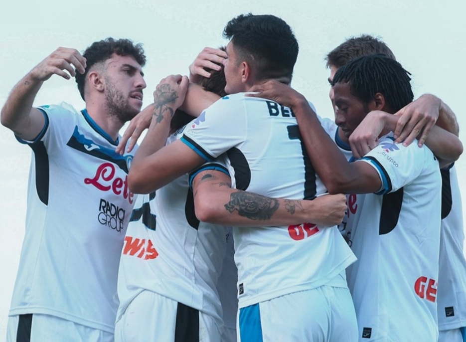 Selebrasi penggawa Atalanta usai mencetak gol ke gawang Venezia