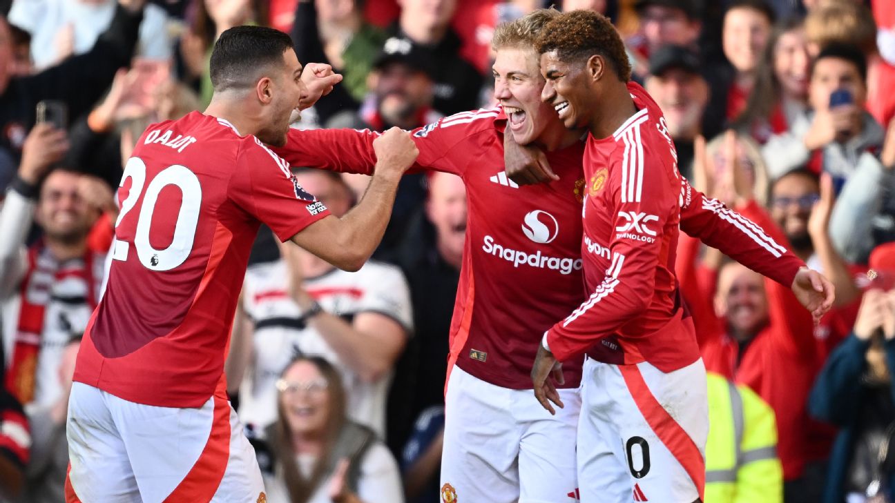 Selebrasi penggawa Manchester United usai Rasmus Hojlund mencetak gol ke gawang Brentforrd