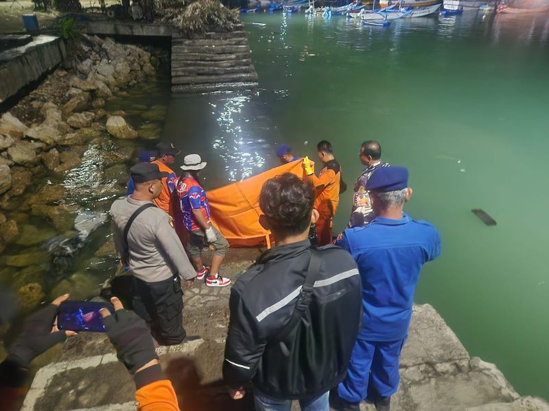 Tim Gabungan Berhasil Mengevakuasi siswa Kampung Inggris yang terseret ombak di Kedung Tumpang.