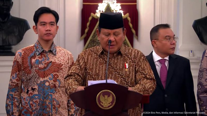 Presiden Prabowo yang mengumumkan susunan kabinet.