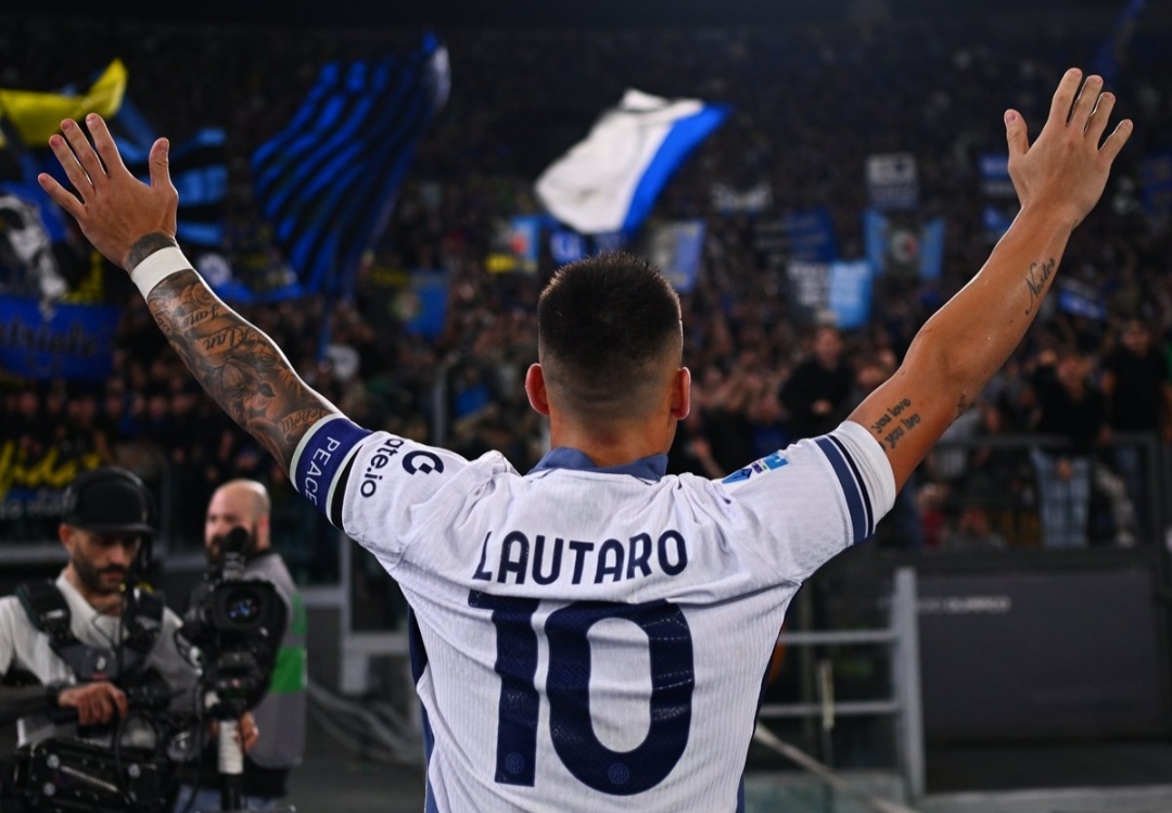 Selebrasi Lautaro Martinez usai cetak gol kemenangan Inter atas AS Roma