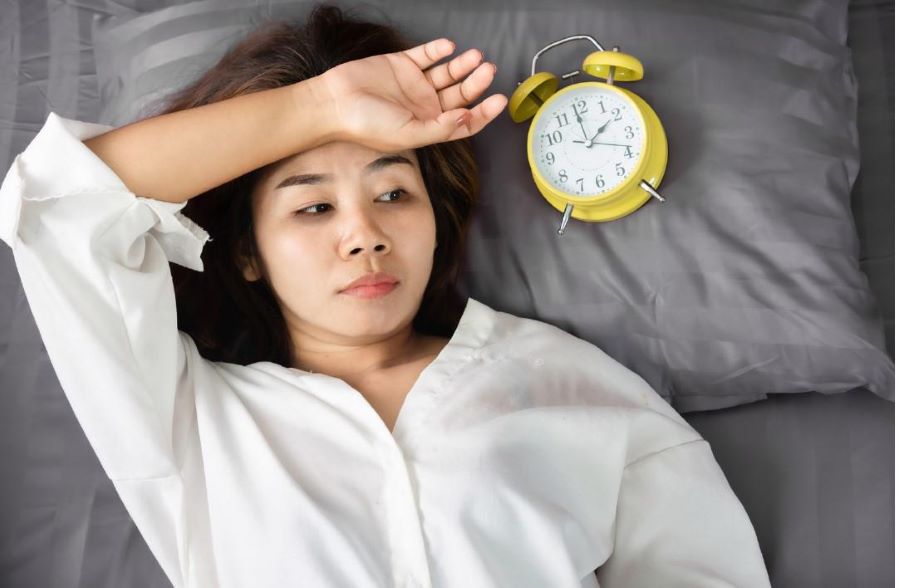 Ilustrasi Wanita yang Sedang Overthinking (Sumber: www.canva.com)