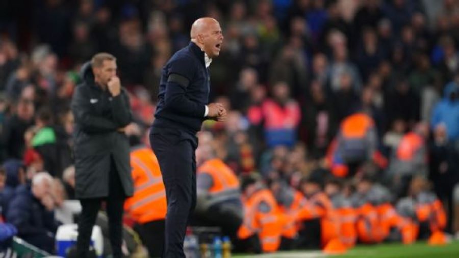 Arne Slot pertanyakan keputusan wasit meskipun tim asuhannya, Liverpool menang atas Chelsea (getty)