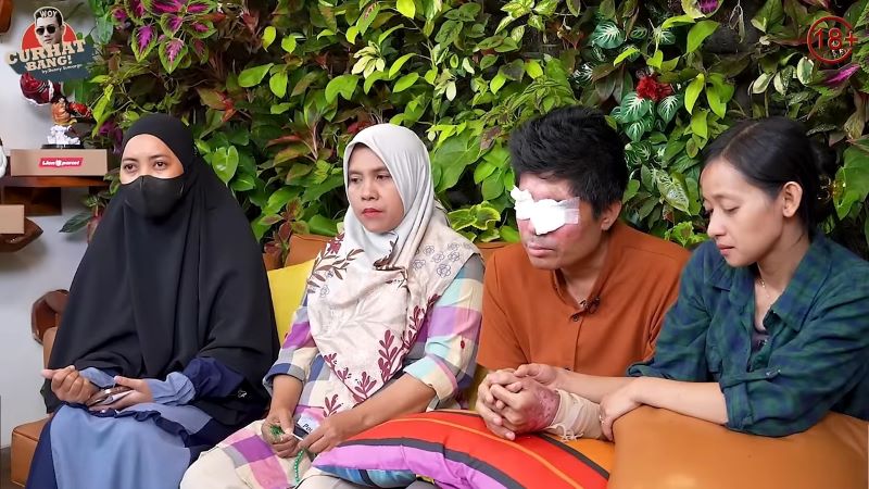 Tangkapan layar Agus Salim dan keluarga diundang ke podcast.
