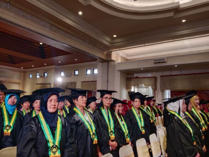 KHIDMAT: Kegiatan wisuda yang diikuti oleh enam sekolah lansia di Sleman Rabu (23/10/2024).