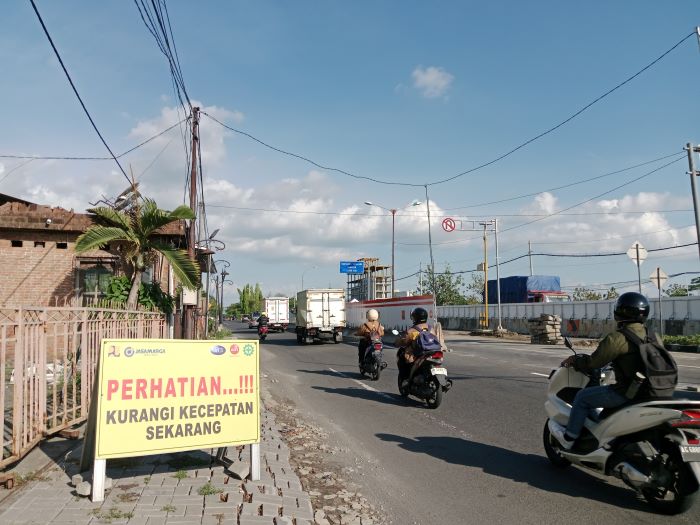 JALAN UTAMA: Pembangunan Tol Jogja-Solo-YIA Paket 2.2 yang sudah memasuki ring road utara Rabu (23/10/2024).