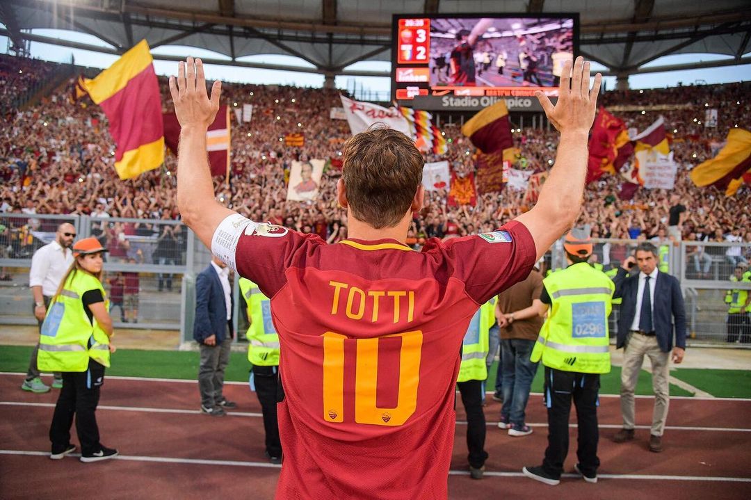 Francesco Totti dalam laga terakhirnya bersama AS Roma pada tahun 2017.