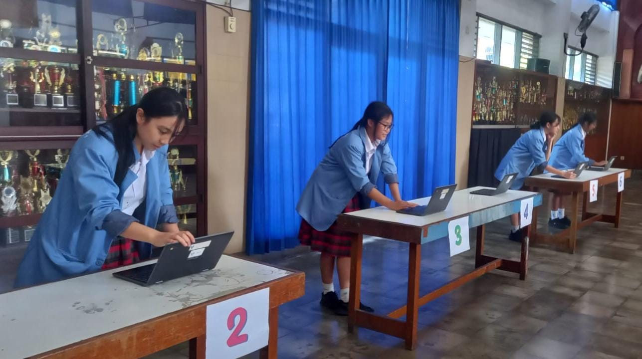 Proses pemungutan suara Pilketos SMP Stella Duce 1 Jogja dilakukan secara online pada Kamis (24/10/2024)  (Doc SMP Stella Duce 1 Jogja untuk Radar Jogja)