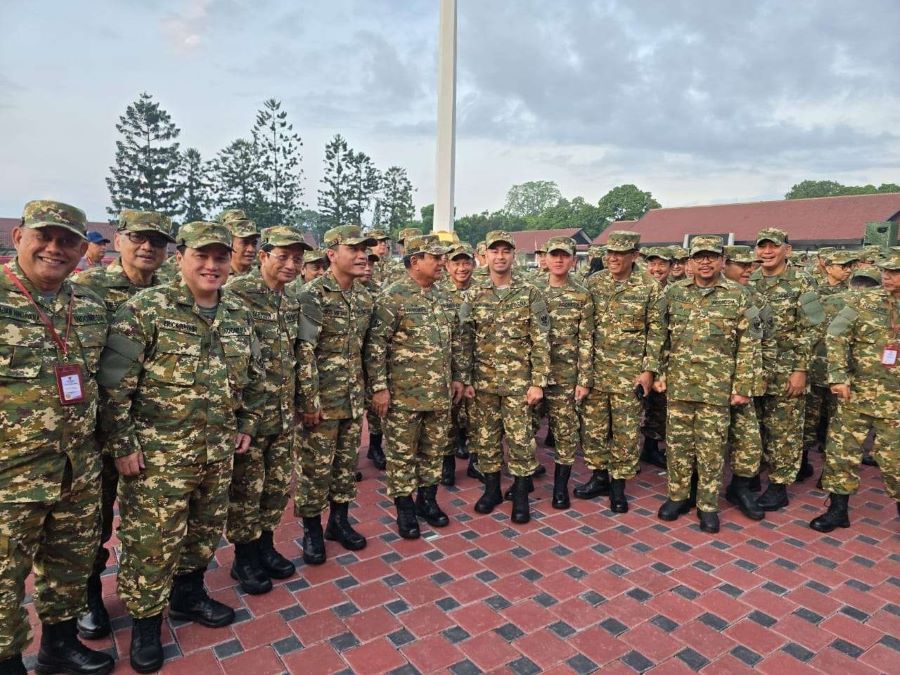 Presiden Prabowo dan anggota kabinet memulai retreat dengan penuh disiplin di Akmil, Magelang, Jawa Tengah.