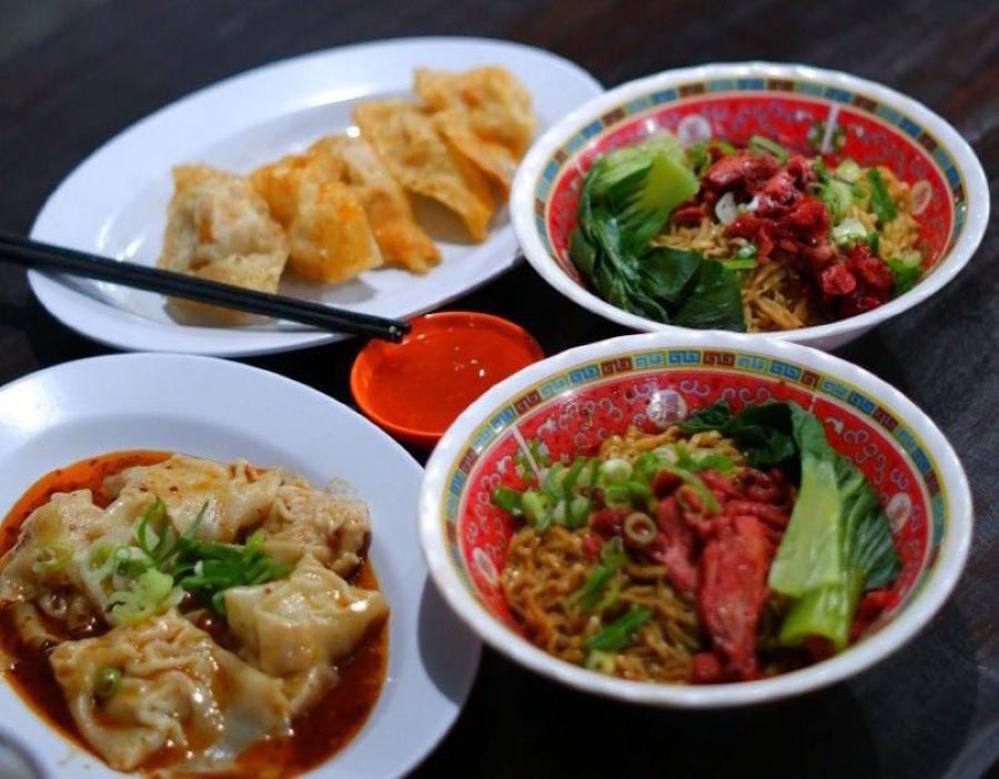 Sajian makanan di Mie Sapi Gajahan.