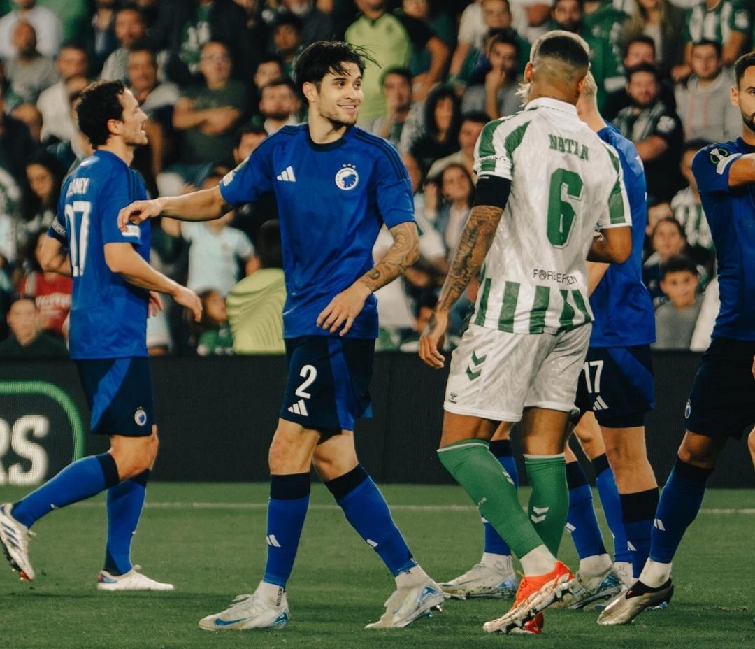 Selebrasi pemain FC Copenhagen usai Kevin Diks mencetak gol penyeimbang atas Real Betis