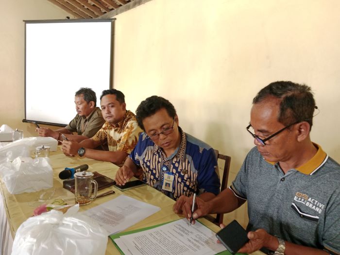 SEPAKAT: Proses tanda tangan kesepakatan soal penutupan Selokan Mataram dan Saluran Van Der Wijck Jumat (25/10/2024).