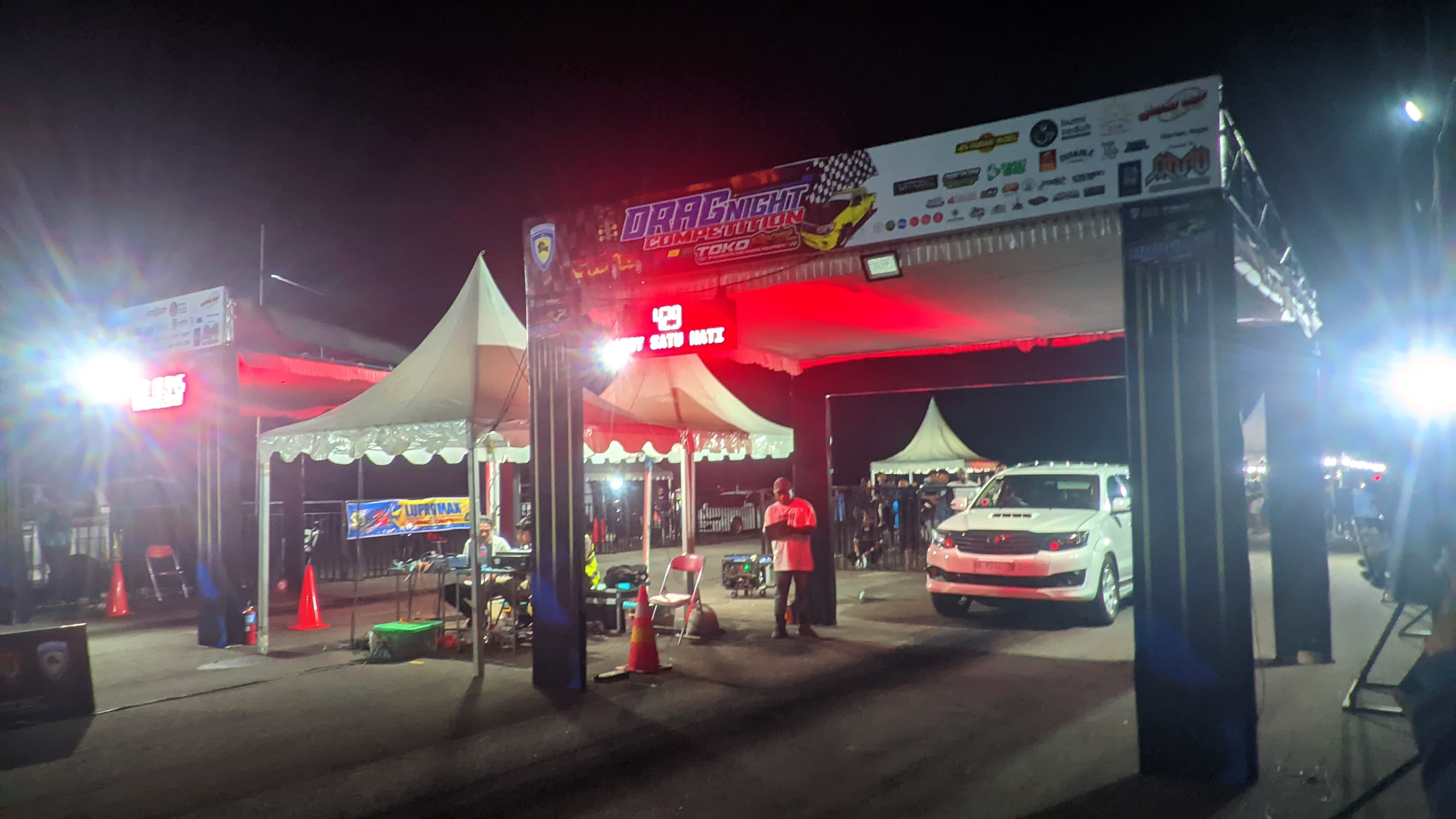 SERU: Event Dragnight Competition di Lanud Gading, Wonosari, Sabtu (26/10) malam.
