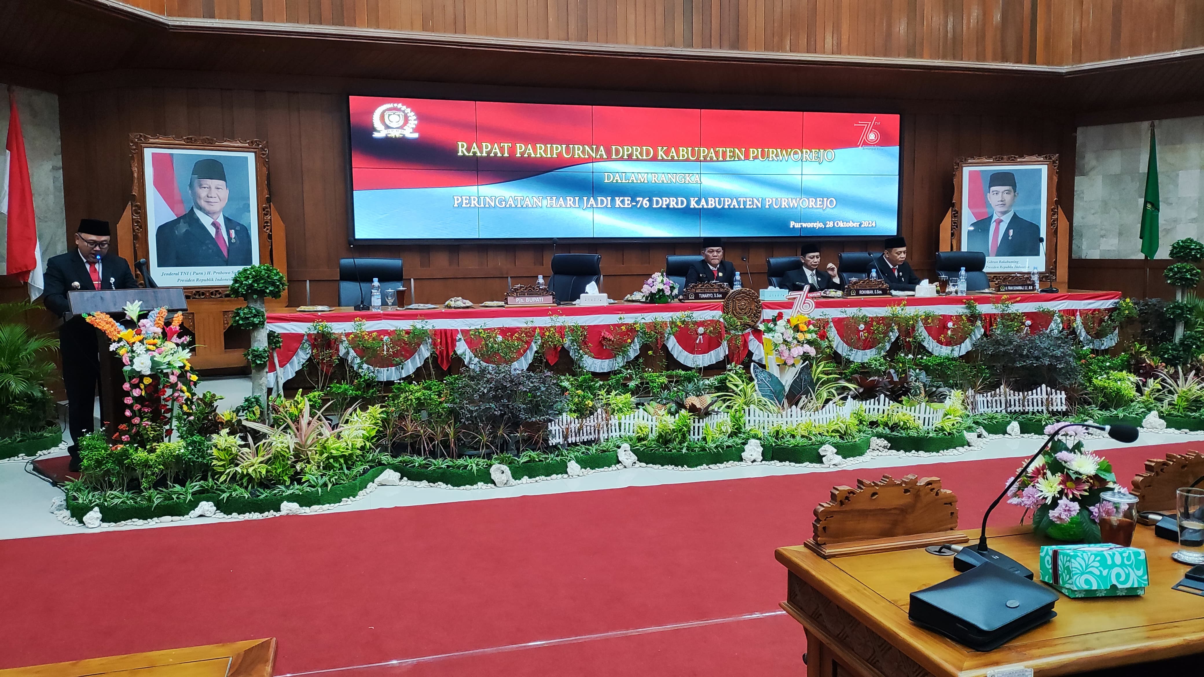 Suasana rapat paripurna DPRD Purworejo dalam rangka peringatan Hari Jadi ke-76 DPRD Purworejo, Senin (28/10).  &nbsp;