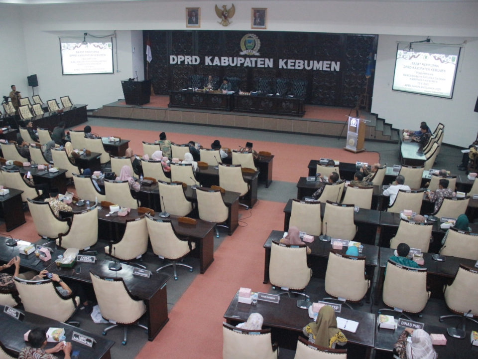 RAPAT PARIPURNA : DPRD Kebumen menggelar rapat paripurna dengan agenda pengumuman pembentukan fraksi. Ada tujuh fraksi yang diumumkan, terdiri dari lima fraksi parpol mandiri dan dua fraksi parpol gab
