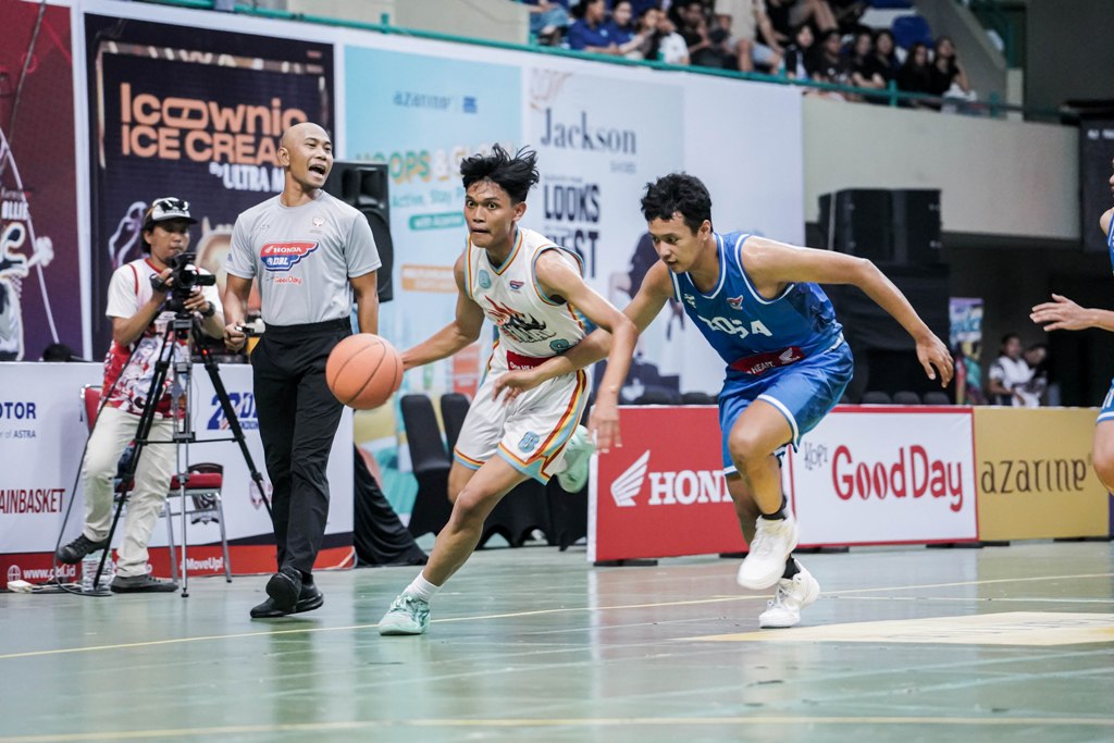 SMA Bopkri 1 Jogja   berhasil membabat lawannya SMAN 1 Bantul dengan skor telak 96-14.