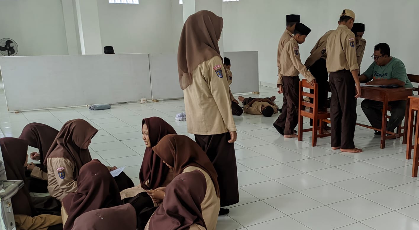 AKTIVITAS - Sejumlah pelajar wilayah Kabupaten Bantul melakukan kegiatan sekolah di salah satu ruangan kelas belum lama ini