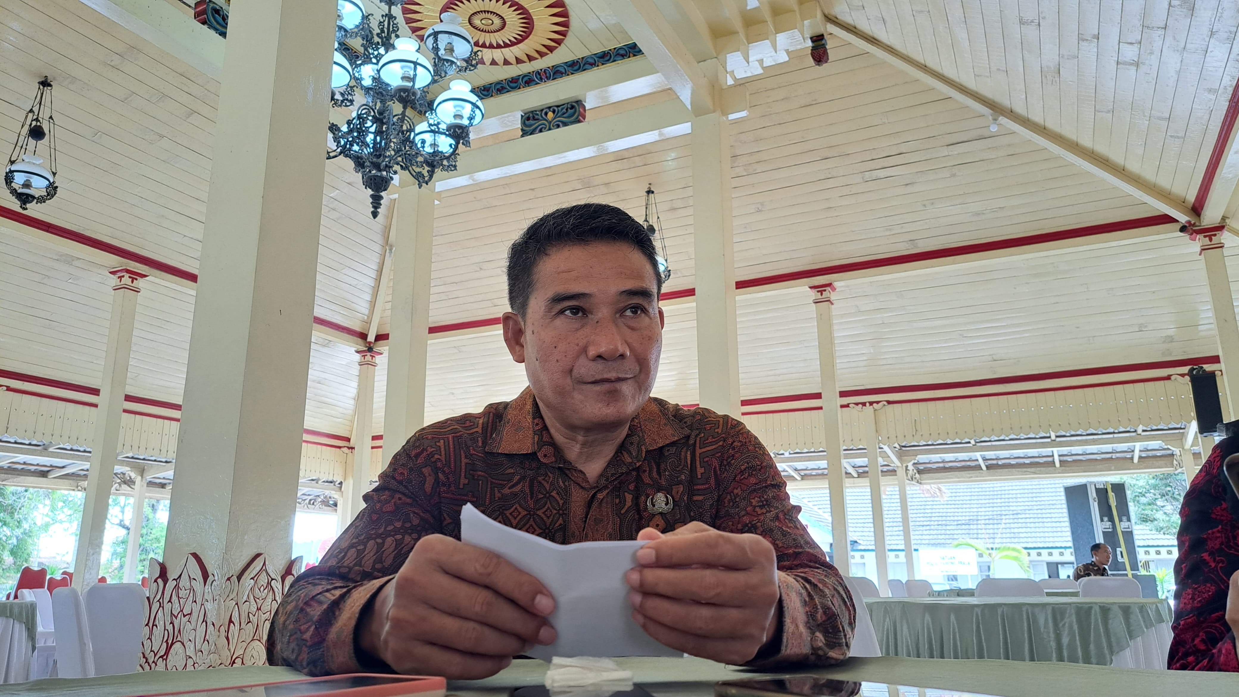 Kepala BKAD Gunungkidul Putro Sapto Wahyono saat diwawancarai awak media, Kamis (31/10).