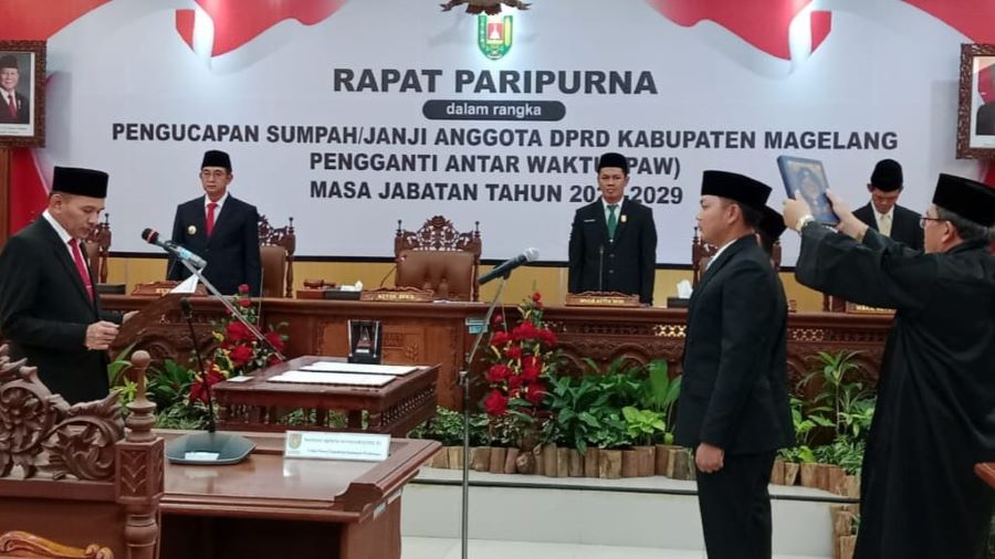 RESMI: Pengucapan sumpah/janji dua anggota DPRD Kabupaten Magelang PAW masa jabatan 2024-2029 pada Kamis (31/10/2024).