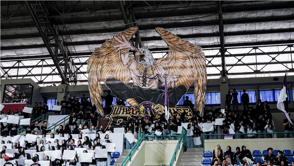 Selain mengangkat tema pabrik gula, lanjut Ardian, para suporter SMAN 2 Bantul ini juga mengusung maskot Jatayu.