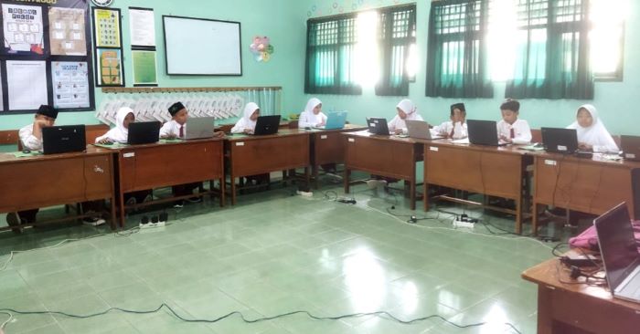 FOKUS: Sejumlah siswa MIN 1 Kulon Progo tengah melaksanakan kegiatan ANBK belum lama ini.
