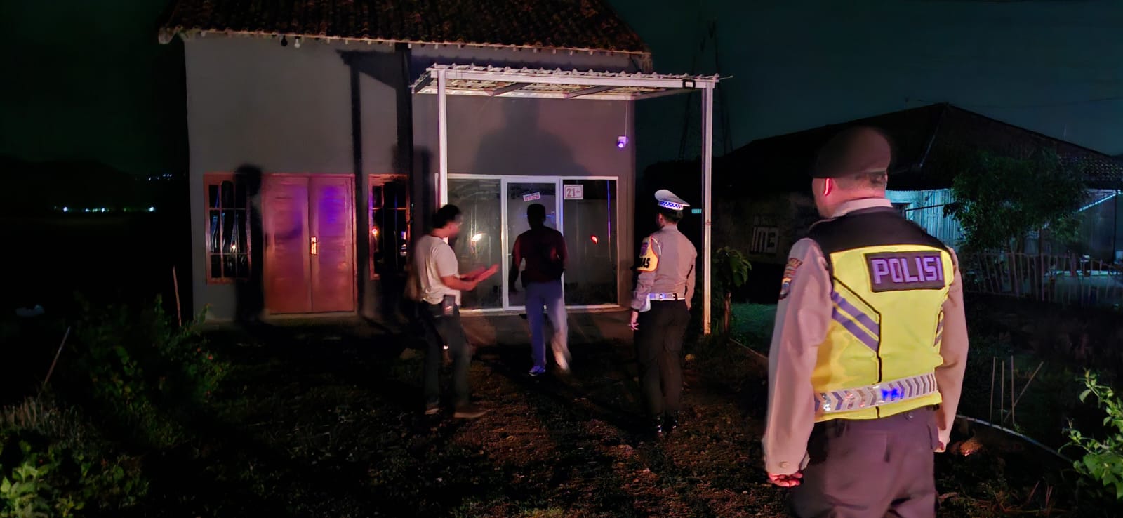 PEMERIKSAAN: Jajaran Polres dan Polsek melakukan pemeriksaan di wilayah Kapanewon Nanggulan.&nbsp;
