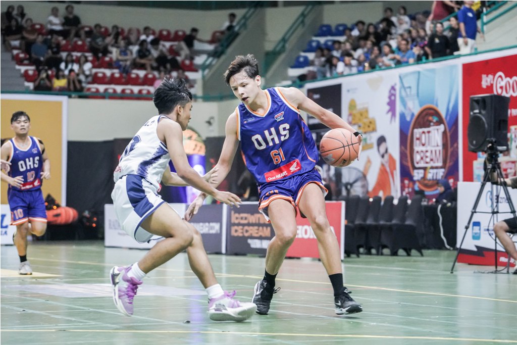 Hari keenam Honda DBL with Kopi Good Day 2024 D.I. Jogjakarta, tim putra SMA Olifant Jogja mengalahkan SMAN 8 Jogja (Delayota) dengan skor meyakinkan 61 - 11, di GOR UNY Kamis (31/10).
