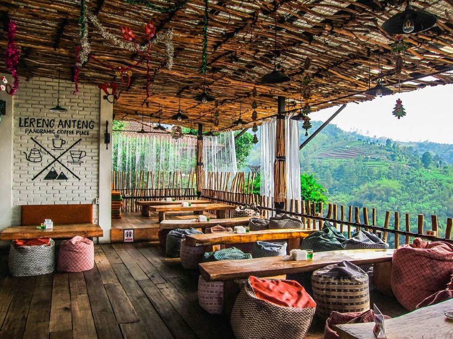 Panorama dari Lereng Anteng Panoramic Coffee Bandung.