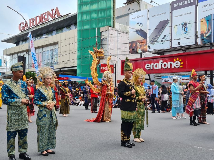MERIAH: Perhelatan kirab budaya Nusantara pada 2022 lalu menyita perhatian warga.