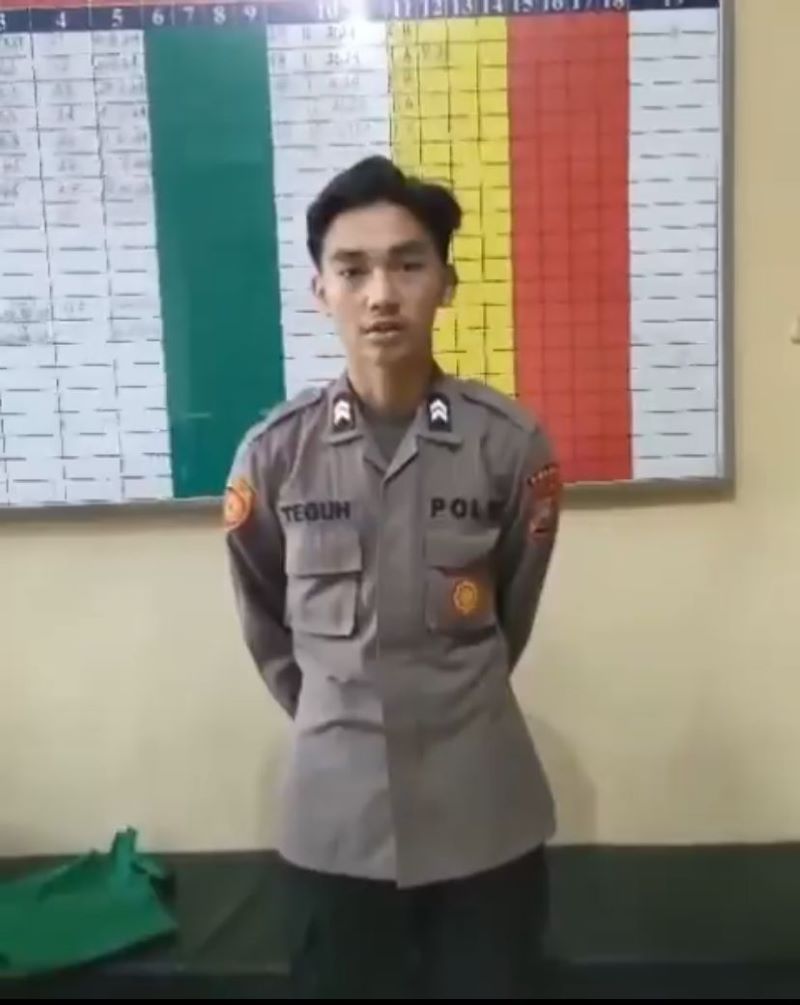 Radael alex sedang klarifikasi di kantor polisi.&nbsp;