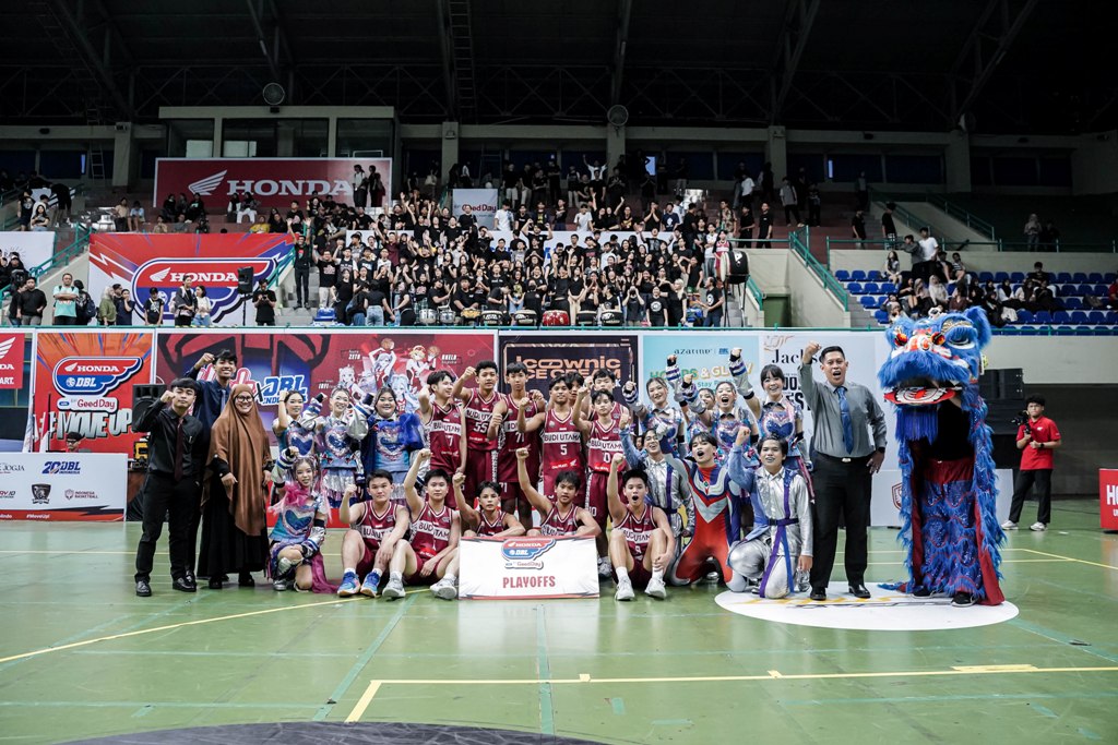 Tim putra SMA Budi Utama Jogja berhasil membantai tim putra SMAN 7 Jogja (Smaven) dengan skor 48-15 pada hari ketujuh  di GOR UNY, Jumat (1/11).