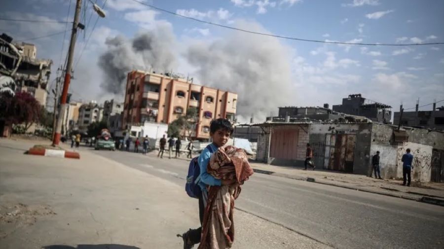 Puluhan anak-anak tewas dalam serangan Israel yang menghantam gedung tempat mereka berlindung di Gaza.