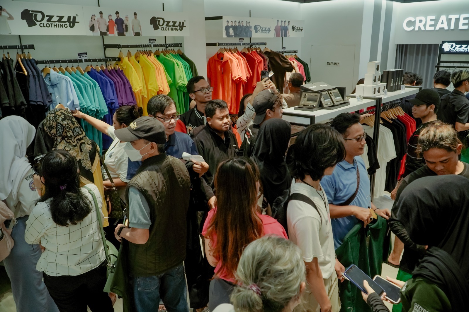 Suasana gerai Ozzy Clothing di Jalan Ki Penjawi, Yogyakarta, Senin (28/10/2024).