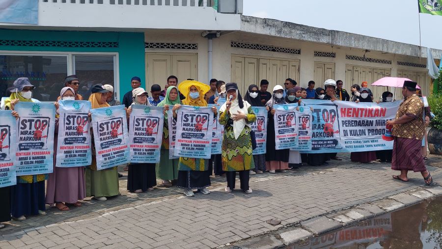ANOM BAGASKORO/RADAR JOGJA MENOLAK: Ratusan warga Muhammadiyah menyerukan penolakan miras.