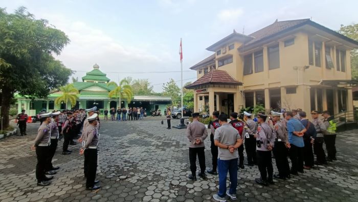 SIAGA: Jajaran Polres Bantul saat mengikuti apel untuk bersiap mengawal keamanan kegiatan kampanye paslon Pilkada Bantul 2024.