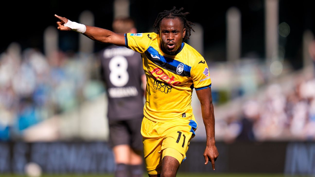 Selebrasi Ademola Lookman usai jebol gawang Napoli dalam kemenangan 0-3 Atalanta dalam lanjutan Serie A