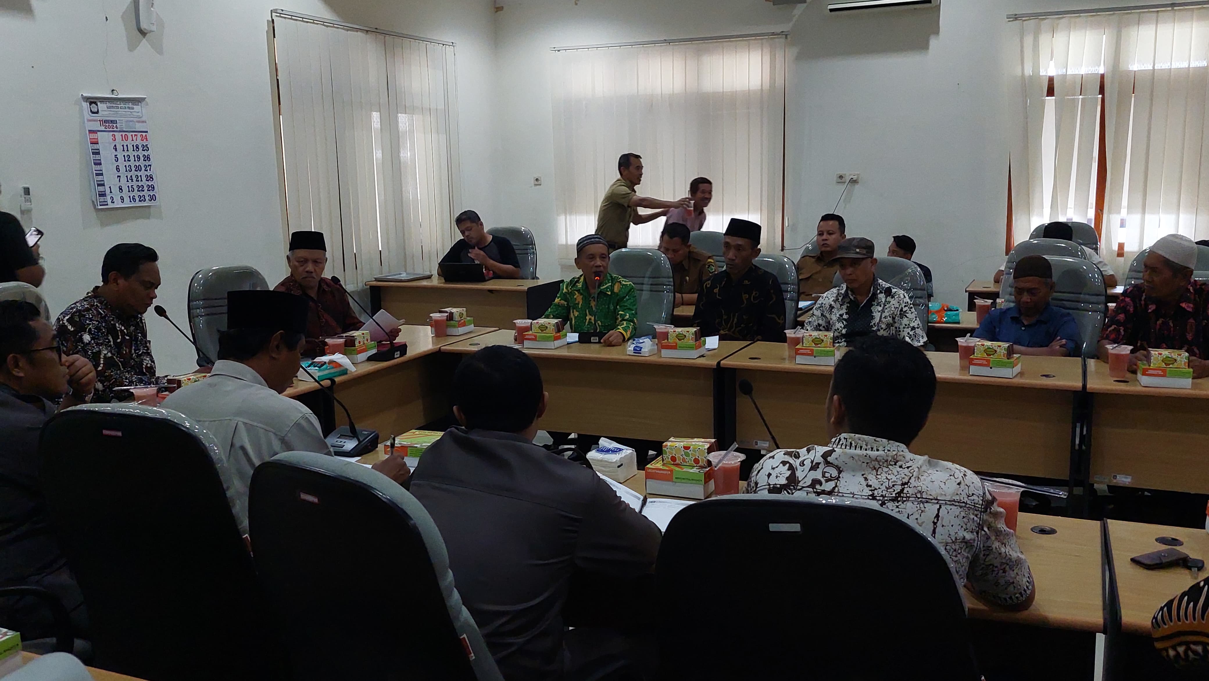 AUDIENSI: Paguyuban Terdampak Tol Jogja-YIA mengeluh ke DPRD Kulon Progo.