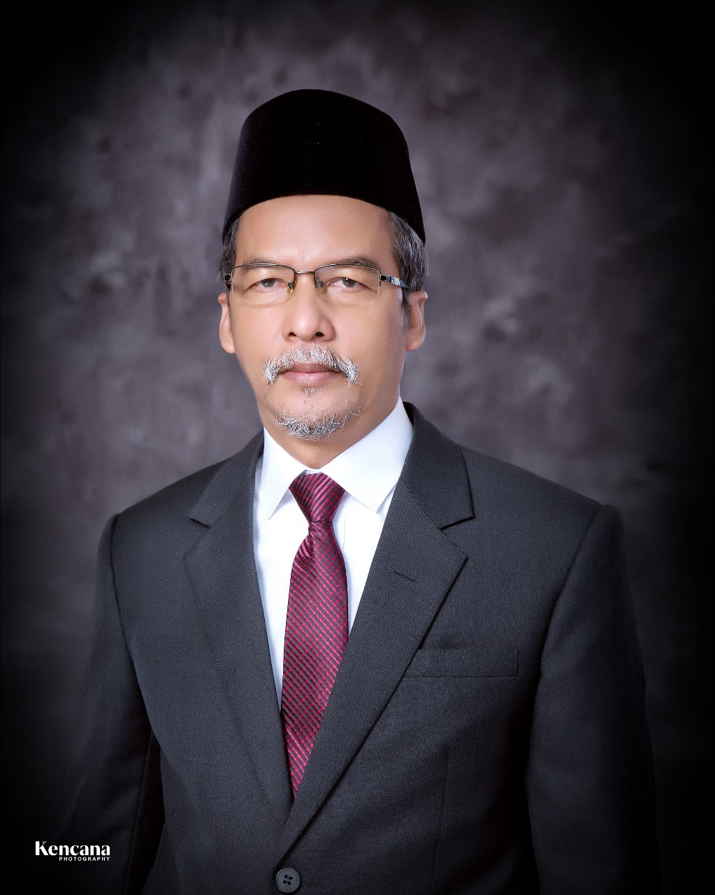 Dekan FIB UGM Prof Setiadi.  (UGM untuk Radar Jogja)