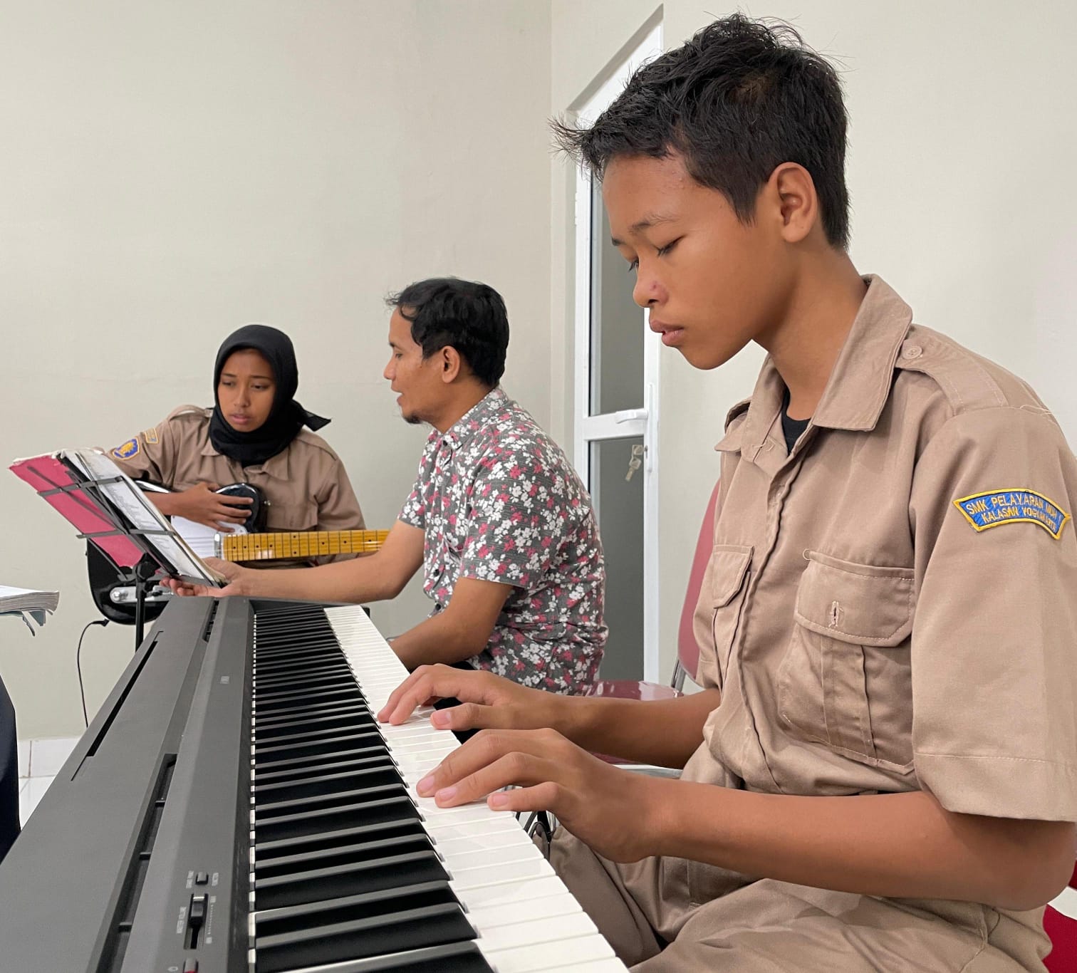 MASIH DIBUKA - Sejumlah siswa SMK Muhammadiyah 1 Kalasan mulai praktik langsung jurusan musik   (Doc SMK Muhammadiyah 1 Kalasan untuk Radar Jogja)