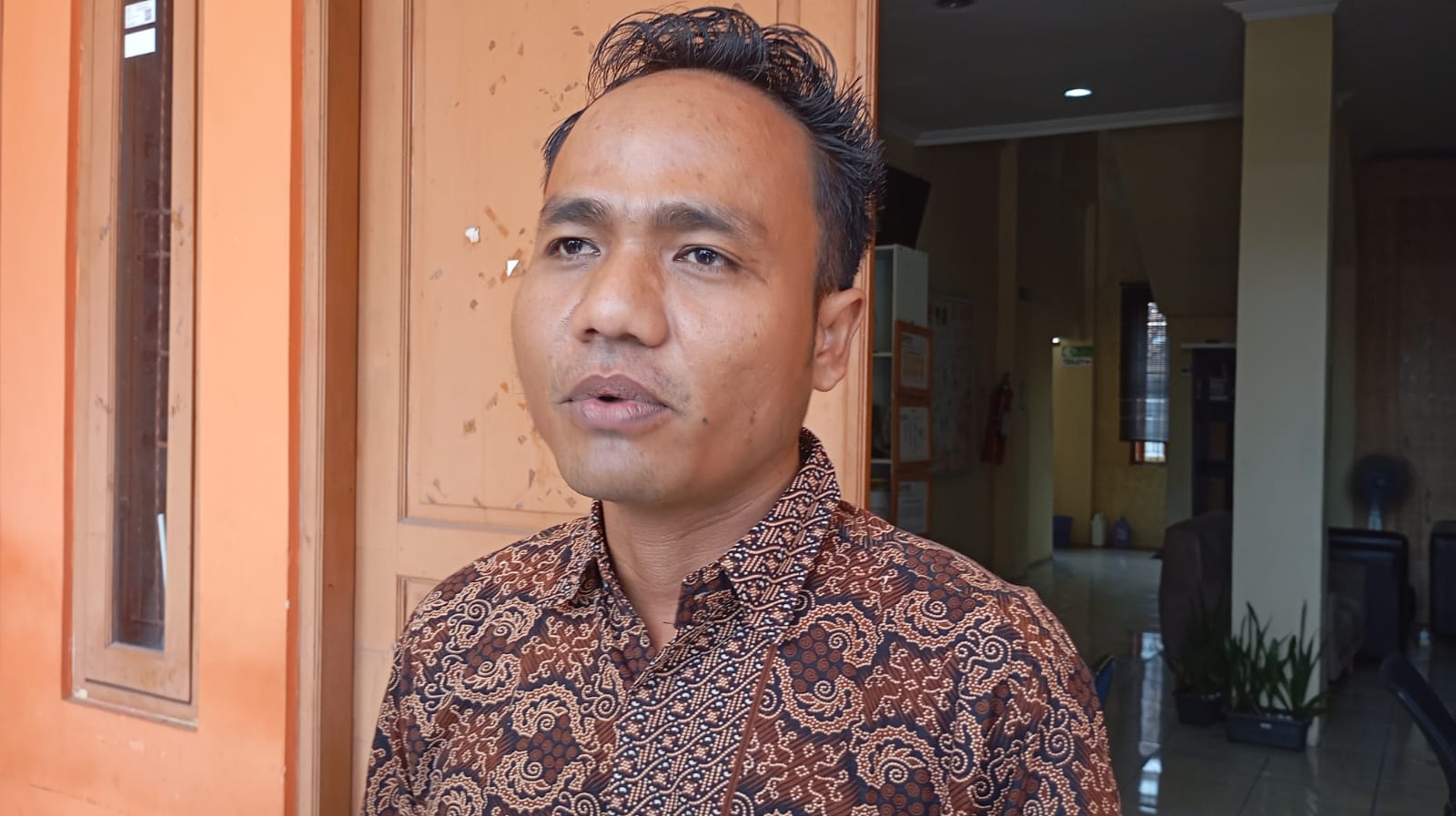 Koordinator Divisi Penanganan Pelanggaran dan Penyelesaian Sengketa Bawaslu Kota Jogja Jantan Putra Bangsa saat ditemui Rabu (6/11/2024).  (IWAN NURWANTO/Radar Jogja)