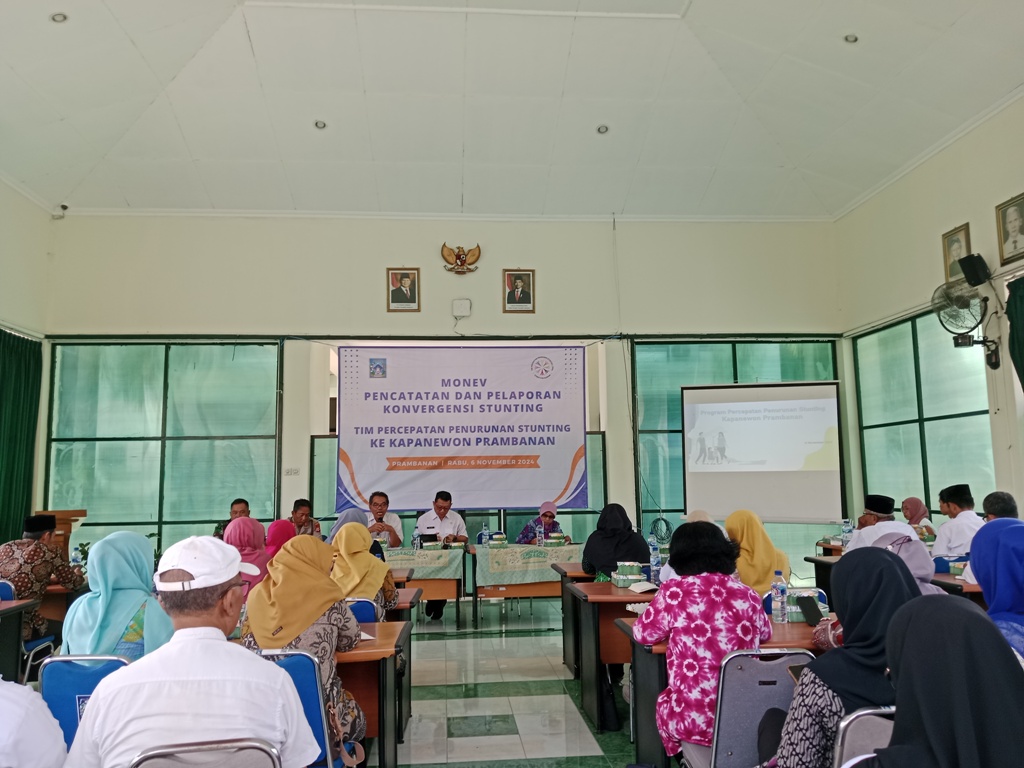 EDUKASI MASYARAKAT: Kegiatan monitoring dan evaluasi stunting di Kapanewon Prambanan. Kegiatan ini dalam rangka untuk terus menekan angka stunting di Kabupaten Sleman.  &nbsp;