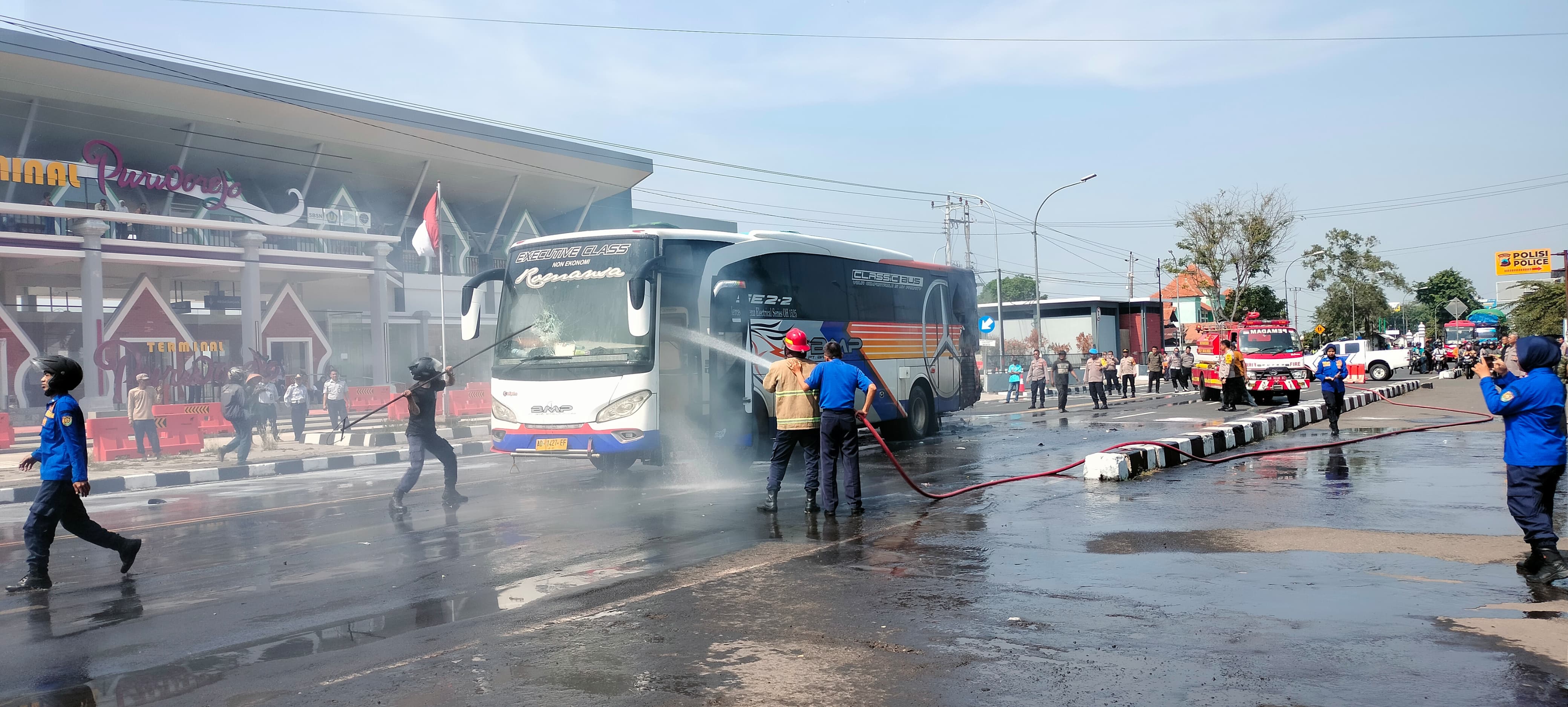 Bus Jurusan Jogja-Palembang Terbakar di Depan Terminal Tipe A Purworejo