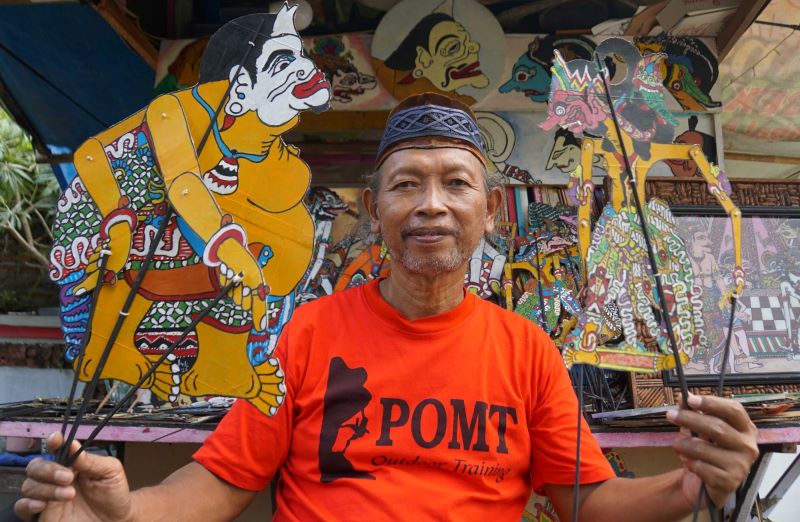 Iskandar Harjodimulyo pencipta Wayang Uwuh dari Yogyakarta.
