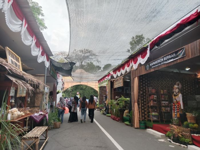 Kegiatan pameran potensi daerah Sleman yang digelar di kompleks Alun-Alun Denggung hingga 10 November 2024.
