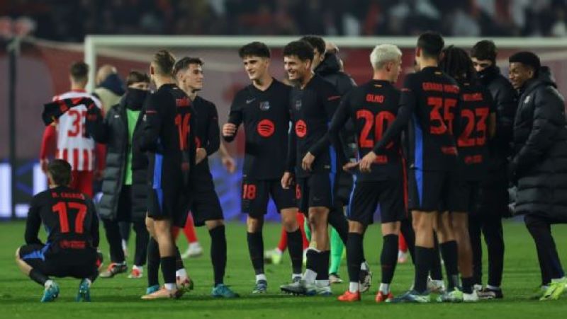 Pemain Barcelona rayakan kemenangan di lapangan usai kalahkan tuan rumah Crvena Zvezda 2-5 di Liga Champions (getty)